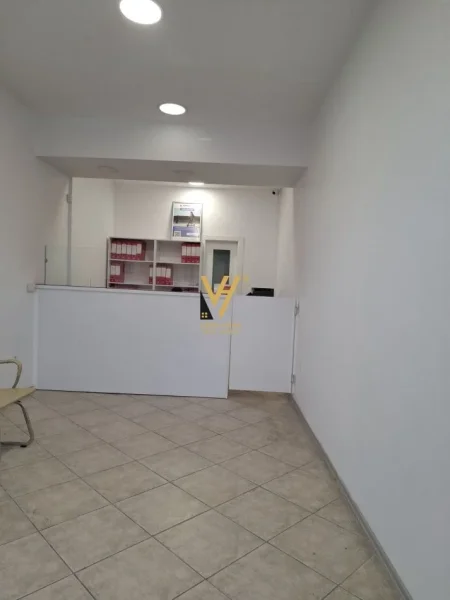 Tirane, jepet me qera dyqan Kati 0, 30 m² 1.500 € (STADIUMI DINAMO)