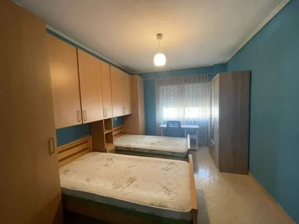 Tirane, shitet apartament 2+1 Kati 4, 188.500 € 
