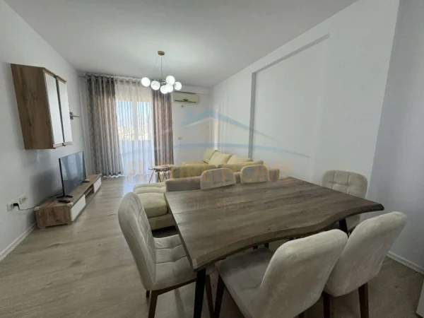 Qera, Apartament 2+1, Unaza e Re. 550 €