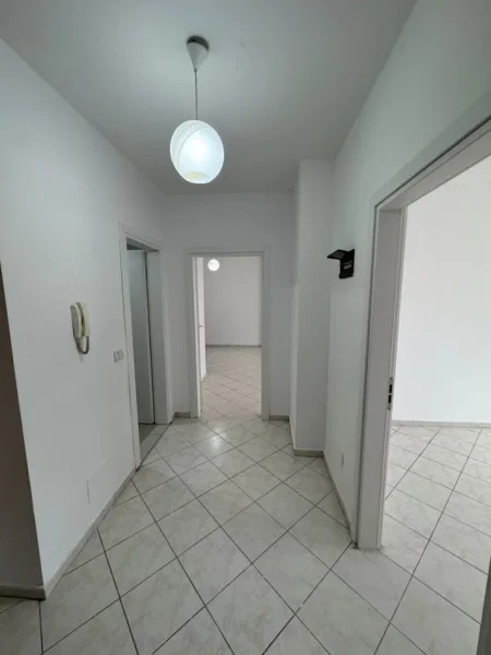 Tirane, jepet me qera apartament 2+1+Ballkon Kati 6, 88 m² 500 € (laprake)  UNA60719