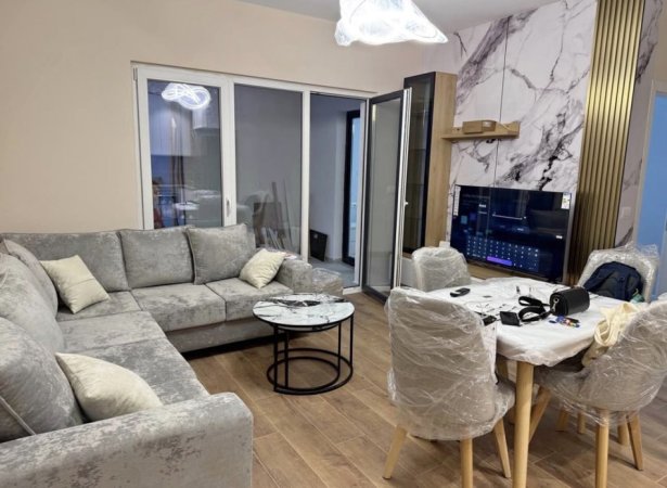 Tirane, jepet me qera apartament 1+1 Kati 8, 65 m² 700 € 