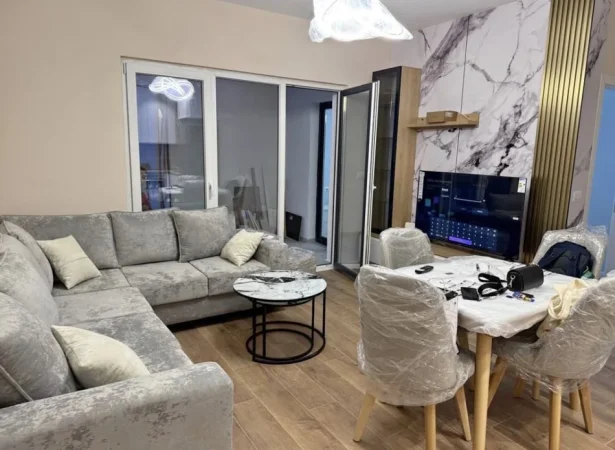 Tirane, jepet me qera apartament 1+1 Kati 8, 65 m² 700 € 