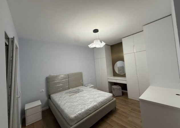 Tirane, jepet me qera apartament 1+1 Kati 8, 65 m² 700 € 