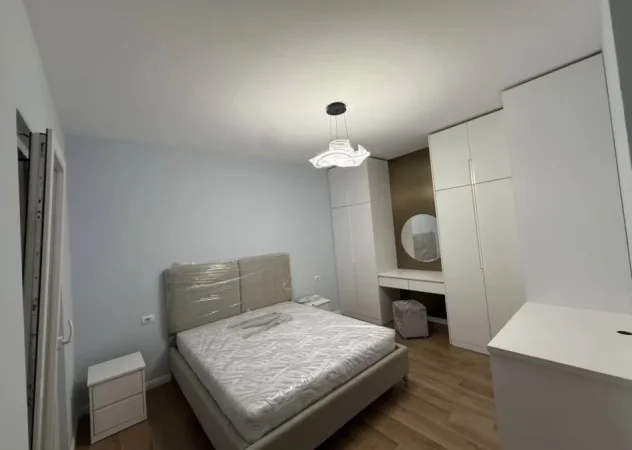Tirane, jepet me qera apartament 1+1 Kati 8, 65 m² 700 € 