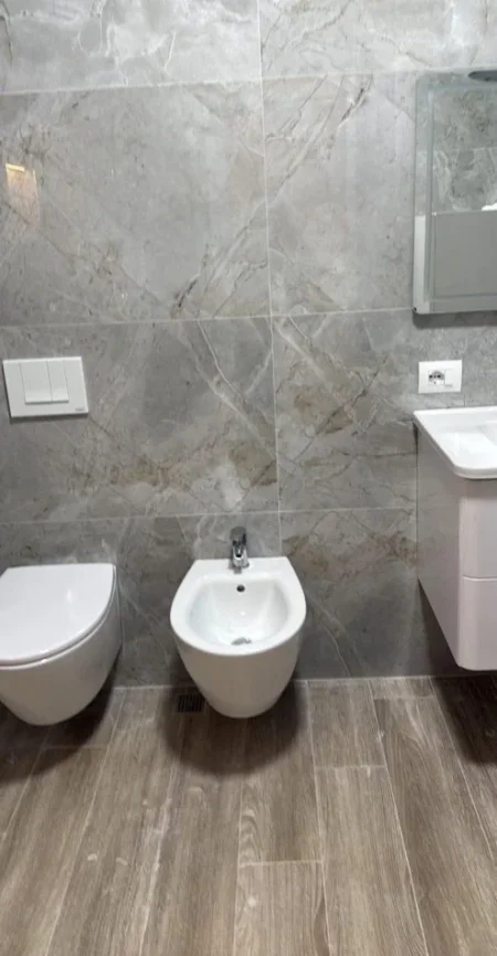 Tirane, jepet me qera apartament 1+1 Kati 8, 65 m² 700 € 