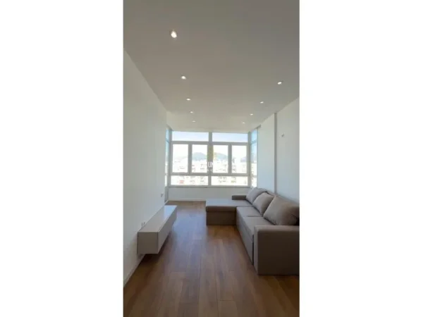 Tirane, shitet apartament 1+1+Ballkon Kati 10, 64 m² 95.000 € (Rruga Astrit Losha)