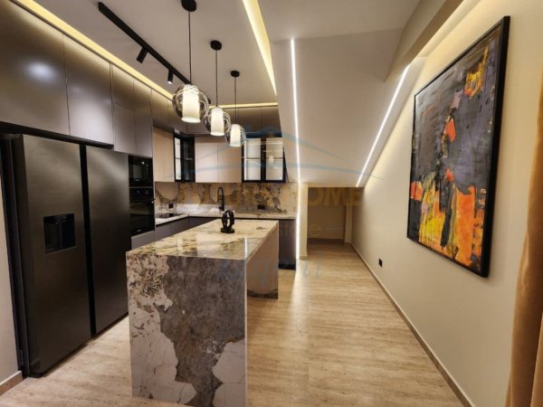 Tirane, jepet me qera apartament 3+1+Aneks+Ballkon Kati 0, 250 m² 2.700 € (Secret Garden Residence)