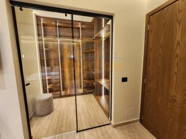 Tirane, jepet me qera apartament 3+1+Aneks+Ballkon Kati 0, 250 m² 2.700 € (Secret Garden Residence)