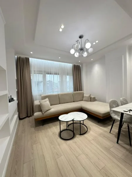 Tirane, jepet me qera apartament 2+1+Ballkon Kati 3, 95 m² 1.000 € (Him Kolli)