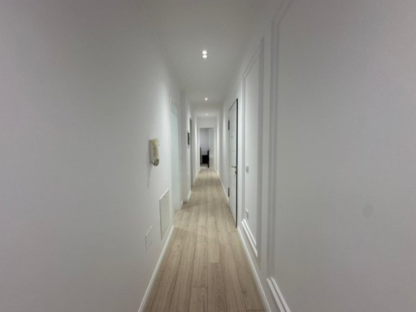 Tirane, jepet me qera apartament 2+1+Ballkon Kati 3, 95 m² 1.000 € (Him Kolli)
