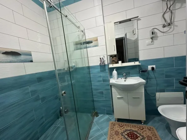 Shqiperi, jepet me qera apartament 2+1 Kati 3, 114 m² 550 € (PRANE BAR RETURN)  UNA60727