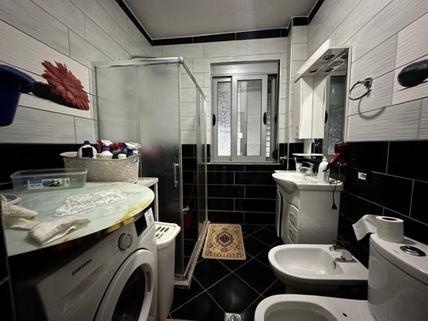 Shqiperi, jepet me qera apartament 2+1 Kati 3, 114 m² 550 € (PRANE BAR RETURN)  UNA60727