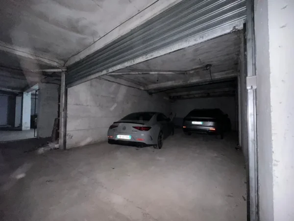 Shqiperi, jepet me qera apartament 2+1 Kati 3, 114 m² 550 € (PRANE BAR RETURN)  UNA60727