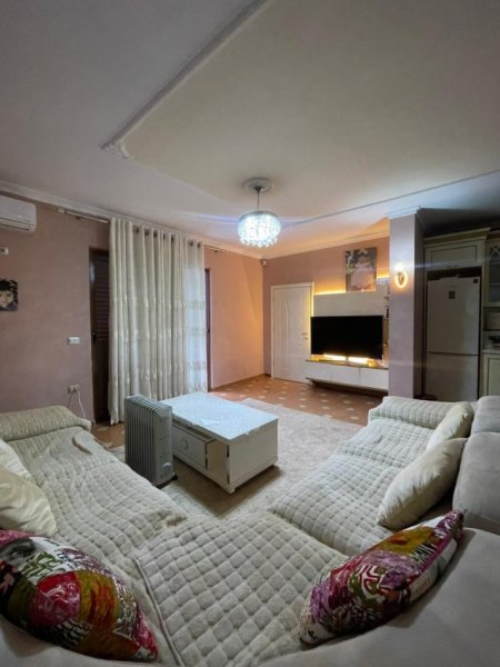 Tirane, jepet me qera Vile 2 Katshe , 230 m² 800 € (Sauk i Vjeter)