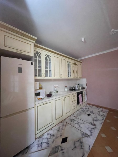 Tirane, jepet me qera Vile 2 Katshe , 230 m² 800 € (Sauk i Vjeter)