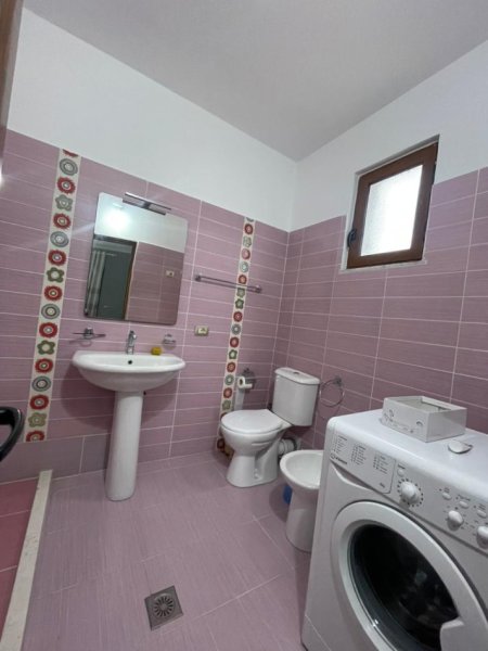 Tirane, jepet me qera Vile 2 Katshe , 230 m² 800 € (Sauk i Vjeter)