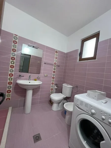 Tirane, jepet me qera Vile 2 Katshe , 230 m² 800 € (Sauk i Vjeter)
