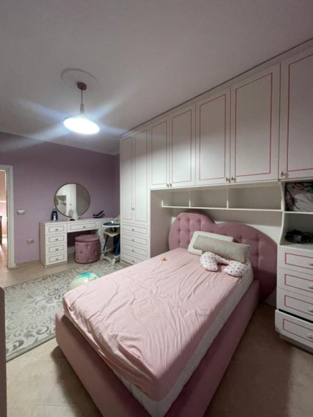 Tirane, jepet me qera Vile 2 Katshe , 230 m² 800 € (Sauk i Vjeter)