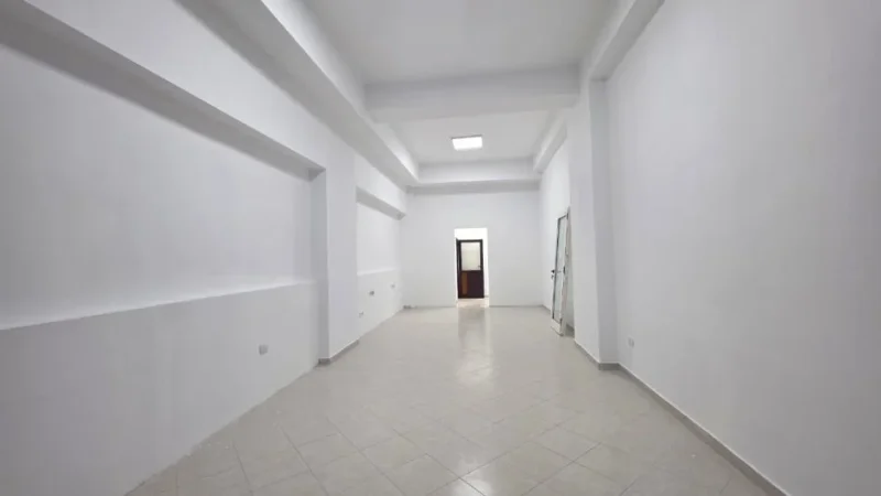 Vlore, jepet me qera ambjent biznesi Kati 0, 45 m² 500 € (Blv.Ismail Qemali)