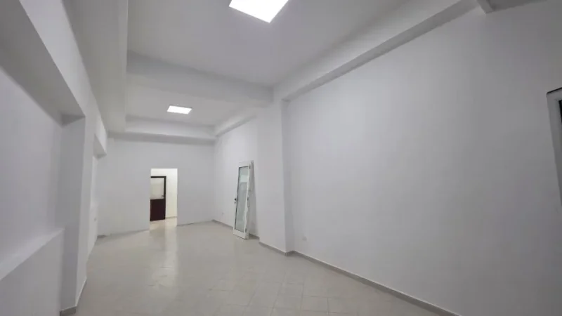 Vlore, jepet me qera ambjent biznesi Kati 0, 45 m² 500 € (Blv.Ismail Qemali)