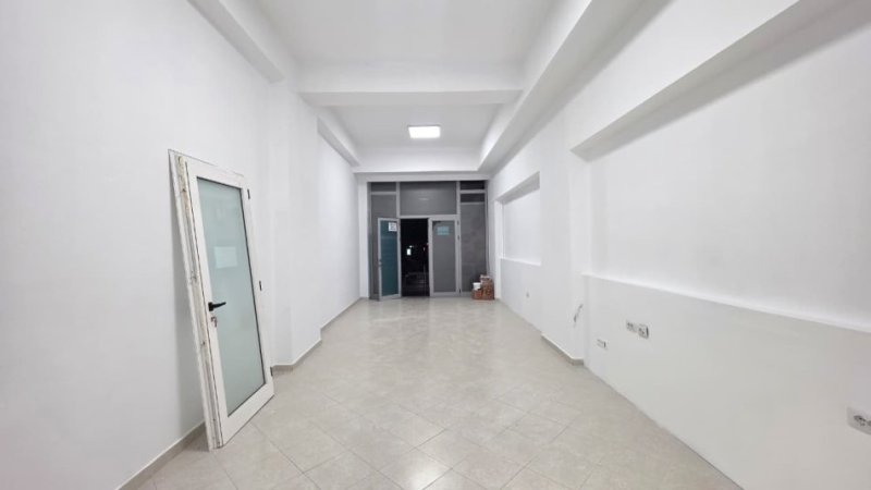 Vlore, jepet me qera ambjent biznesi Kati 0, 45 m² 500 € (Blv.Ismail Qemali)