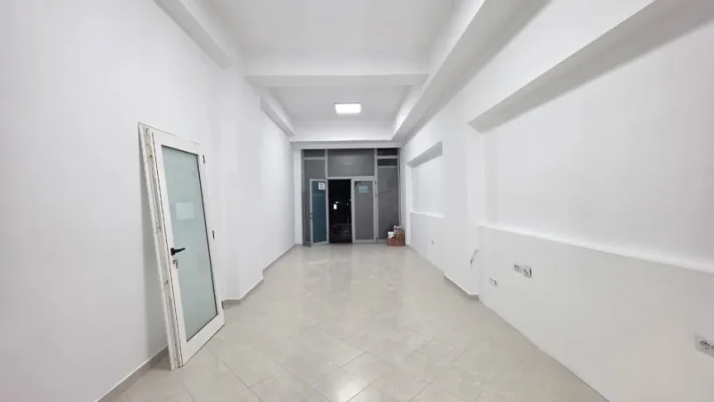 Vlore, jepet me qera ambjent biznesi Kati 0, 45 m² 500 € (Blv.Ismail Qemali)