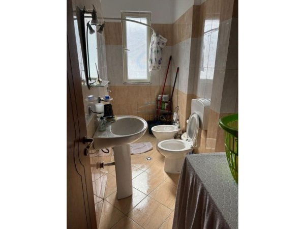 Vlore, jepet me qera apartament 2+1+Ballkon Kati 6, 500 € (LUNGO MARE)