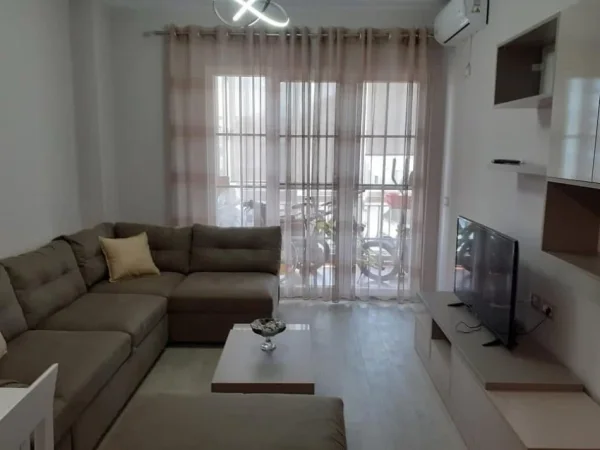 Tirane, shitet apartament 1+1 Kati 6, 110.500 € 