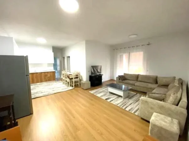 Jepet me Qera Apartament 3+1 ne Zonen e 5 Majit afert qendres Concord,  650 €URO