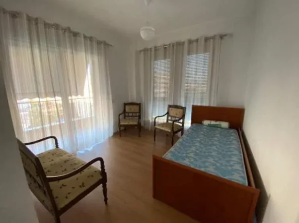 Jepet me Qera Apartament 3+1 ne Zonen e 5 Majit afert qendres Concord,  650 €URO