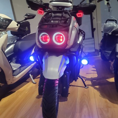 Tirane, shes Scooter Motorr , gri e erret 1 km 2.000 €