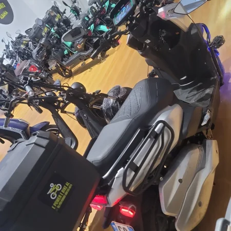 Tirane, shes Scooter Motorr , gri e erret 1 km 2.000 €