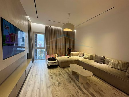 Tirane, shitet apartament 2+1 Kati 7, 100 m² 250.000 € (5 MAJI,QENDRA EMERALD)