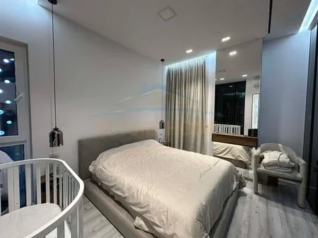 Tirane, shitet apartament 2+1 Kati 7, 100 m² 250.000 € (5 MAJI,QENDRA EMERALD)