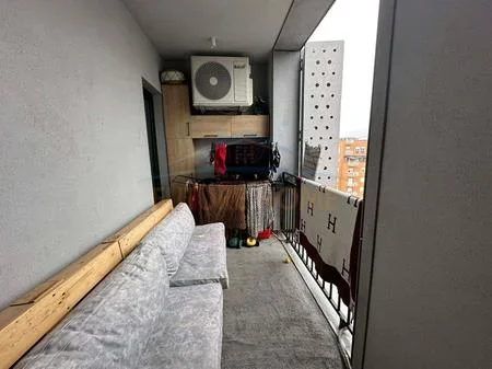 Tirane, shitet apartament 2+1 Kati 7, 100 m² 250.000 € (5 MAJI,QENDRA EMERALD)