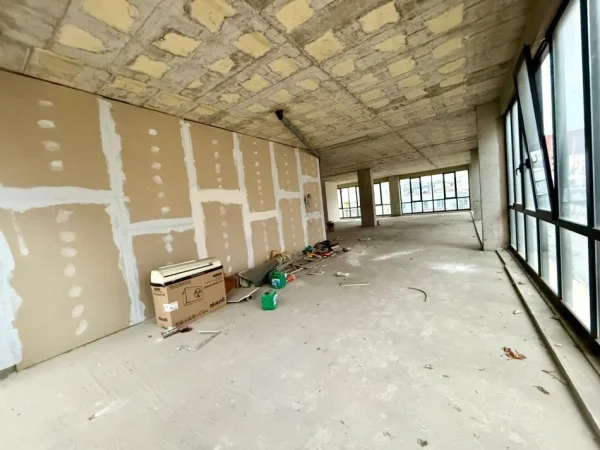 Tirane, shitet ambjent biznesi Kati 2, 500 m² (Bulevardin Berisha, Kamez)