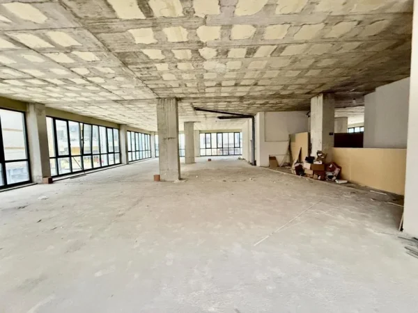 Tirane, shitet ambjent biznesi Kati 2, 500 m² (Bulevardin Berisha, Kamez)