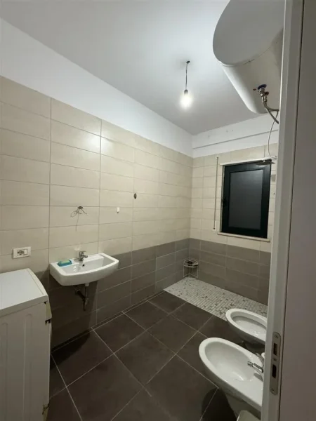 Tirane, jepet me qera apartament 2+1+Ballkon Kati 2, 108 m² 550 € (Astir)