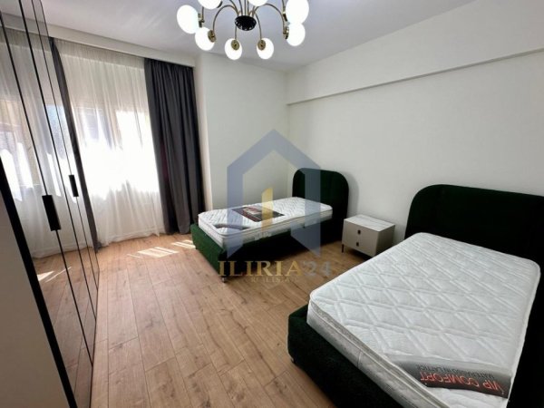 Tirane, jap me qera apartament 2+1+Ballkon Kati 4, 115 m² 1.000 € (Farek Lake Lande Residence)