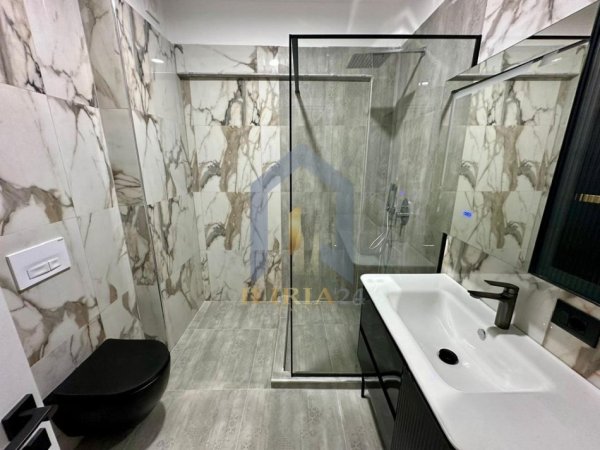 Tirane, jap me qera apartament 2+1+Ballkon Kati 4, 115 m² 1.000 € (Farek Lake Lande Residence)