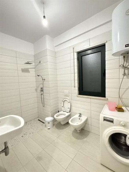 Tirane, jepet me qera apartament 2+1+Ballkon Kati 2, 108 m² 550 € (Astir)