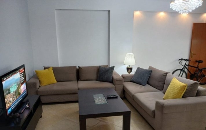 Tirane, jepet me qera apartament 2+1 Kati 2, 87 m² 520 € (fresku)