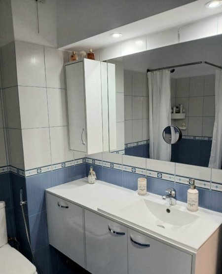 Tirane, jepet me qera apartament 2+1 Kati 2, 87 m² 520 € (fresku)