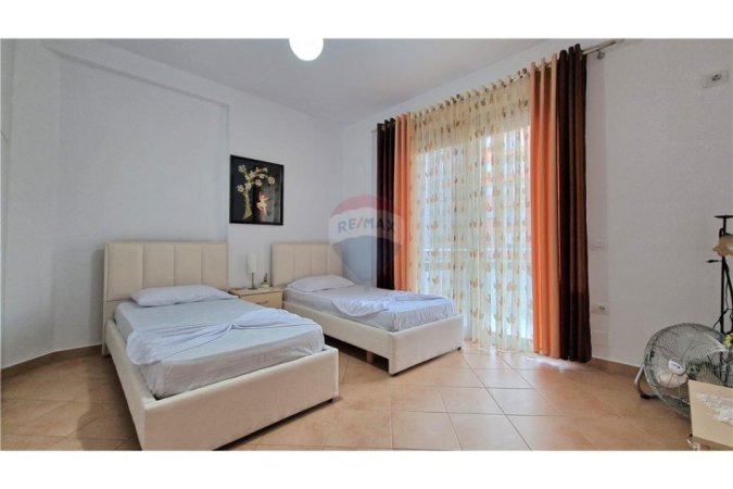 Vlore, jepet me qera apartament 2+1+Ballkon Kati 4, 115 m² 550 € (rruga e Cipajve, Vlore)