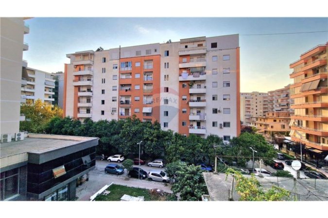 Vlore, jepet me qera apartament 2+1+Ballkon Kati 4, 115 m² 550 € (rruga e Cipajve, Vlore)