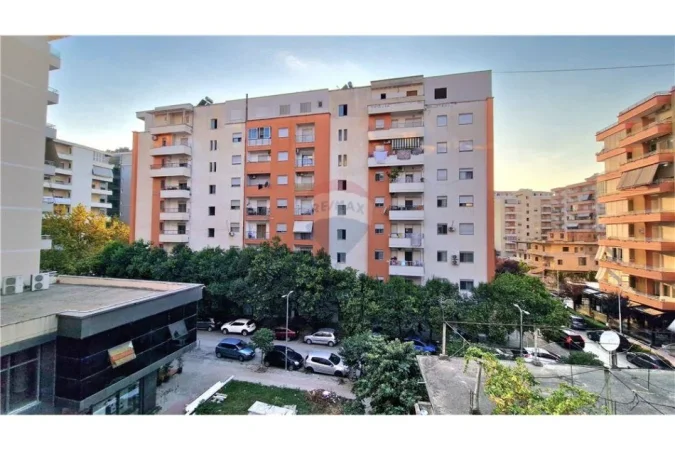 Vlore, jepet me qera apartament 2+1+Ballkon Kati 4, 115 m² 550 € (rruga e Cipajve, Vlore)
