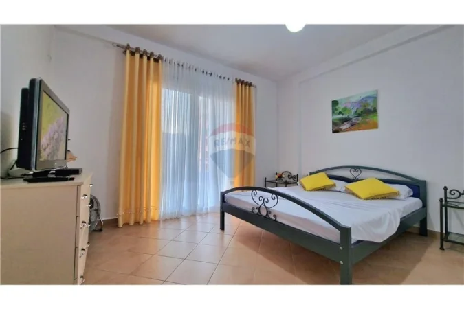 Vlore, jepet me qera apartament 2+1+Ballkon Kati 4, 115 m² 550 € (rruga e Cipajve, Vlore)