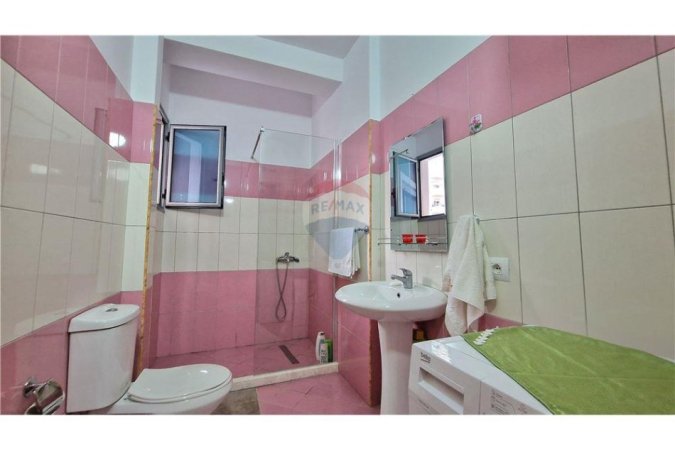 Vlore, jepet me qera apartament 2+1+Ballkon Kati 4, 115 m² 550 € (rruga e Cipajve, Vlore)