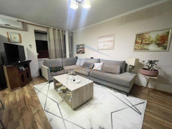 Tirane, jepet me qera apartament 1+1+Ballkon Kati 4, 60 m² 500 € (RRUGA BARDHYL)