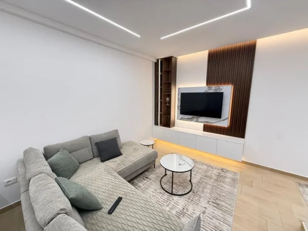 Tirane, jepet me qera apartament 1+1+Ballkon Kati 4, 65 m² 830 € (Rruga Selite e Vjeter)